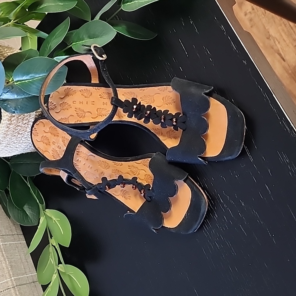 CHIE MIHARA Scalloped T-Strap Sandals EU 38 US 8 Beaded Floral Leather Spain Art - Picture 16 of 17
